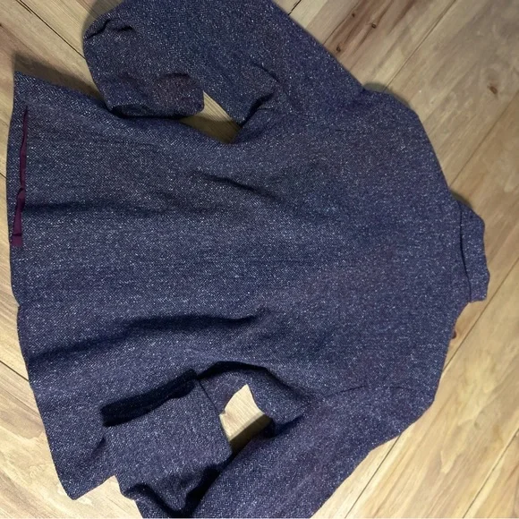 L.L. Bean medium wool nylon silk blazer. In excellent condition. Burgundy color - Picture 11 of 11